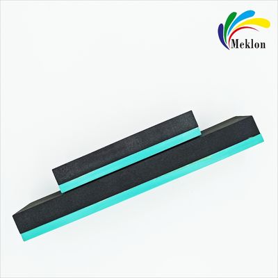 Salón de exposición digno de terminar con nuestros suministros profesionales de detalle de automóviles