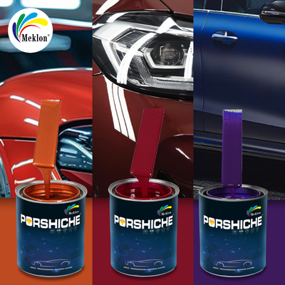 Reparación y pintura de automóviles en rojo brillante, ecológico y con bajo contenido de COV