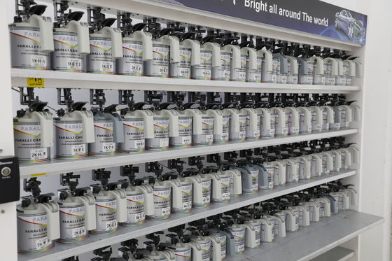 Los fabricantes venden pintura acrílica para automóviles que es resistente al desgaste y a los arañazos.